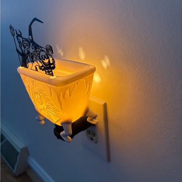 Scentsy nightmare before Christmas mini wall plug in warmer - Picture 5 of 6